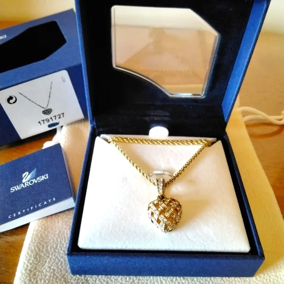 SWAROVSKI HEART PENDANT NECKLACE with Box and Swarovski Certificate included - Picture 3 of 4